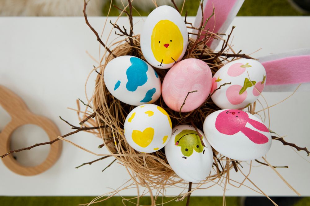 måla söta påskfigurer ägg