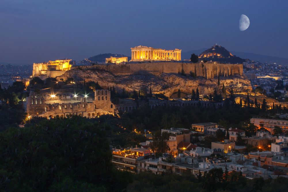 parthenon och akropolis på kvällen