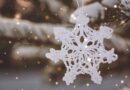 virkade julgranshängen i form av snöflingor på second hand utflykt