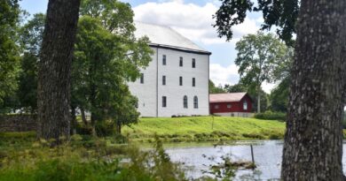 torpa stenhus sett från sjön åsunden i länghem